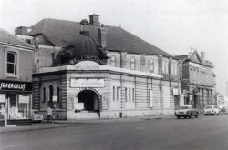 manor_lounge